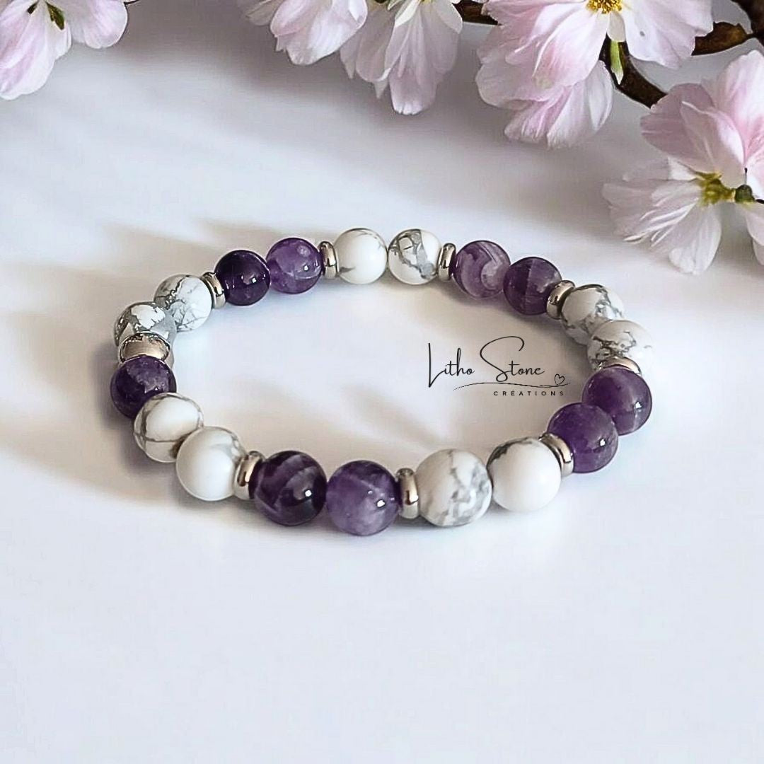 Amethyste. Howlite. Pierres Naturelles. Bracelet fait à la main. Lithothérapie.