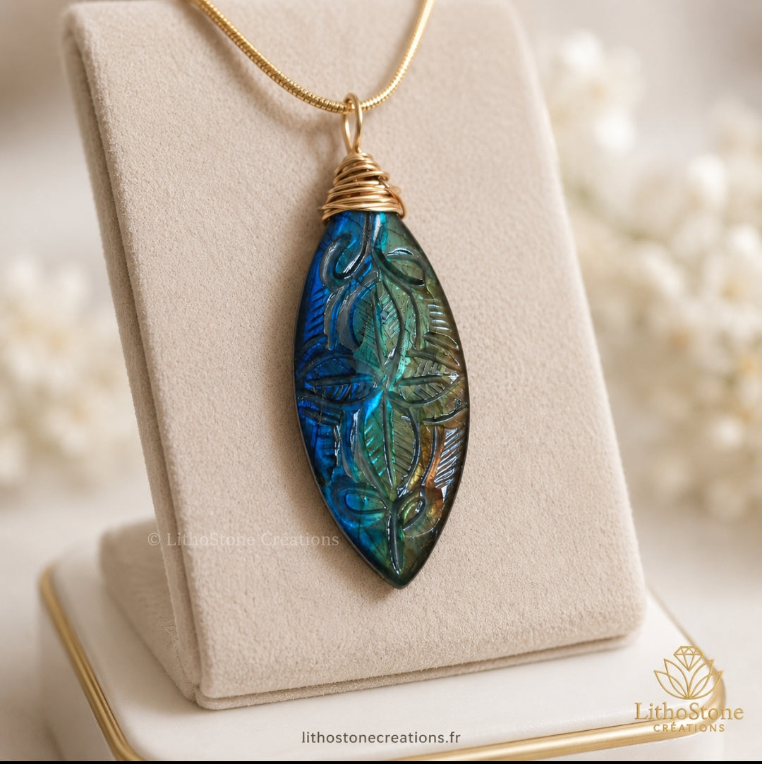 Collier en Labradorite Naturelle Sculptée – Pièce Unique