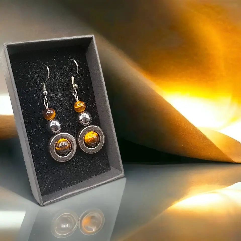 Boucles d’Oreilles Œil de Tigre & Hématite – Force & Protection | Pierres Naturelles Fait Main Lithostone Creations