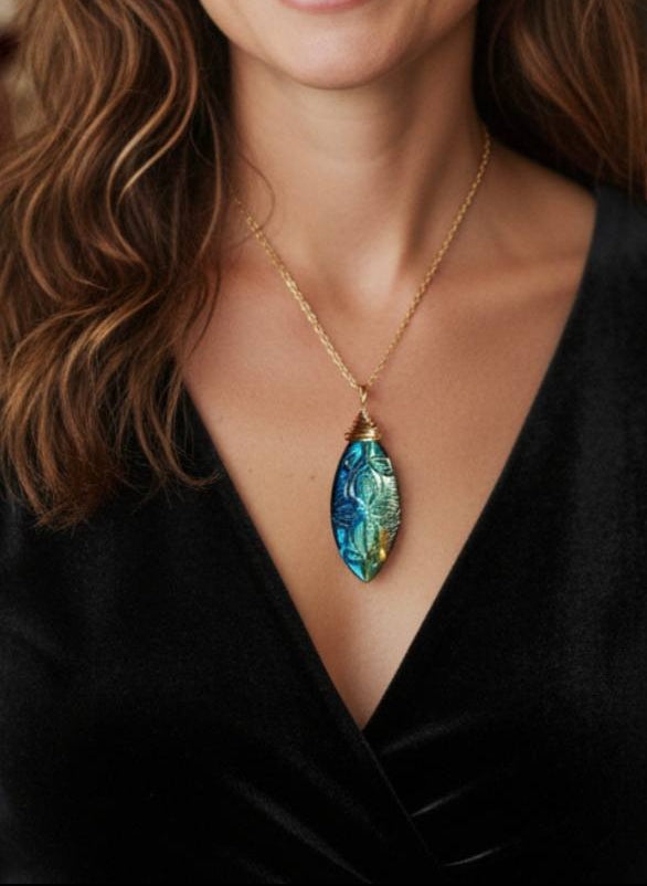 Collier en Labradorite Naturelle Sculptée – Pièce Unique