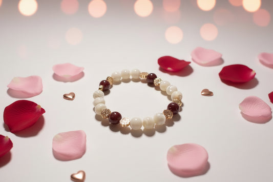 Bracelet en Nacre & Grenat – Douceur & Vitalité