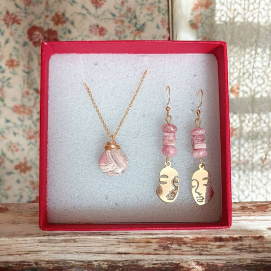 Rhodochrosite. Parure faite à la main. Collier. Boucles d'oreilles en Pierres Naturelles