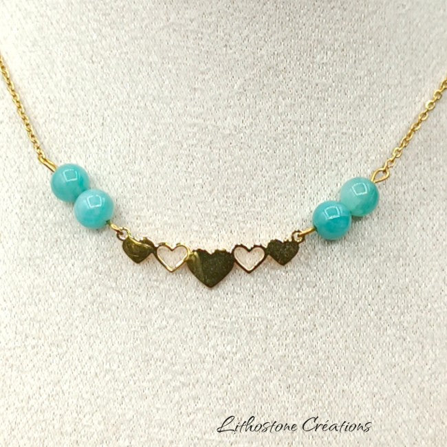 Collier en Amazonite Naturelle &amp; Cœurs en Acier – Douceur &amp; Harmonie Ce collier fait à la main 