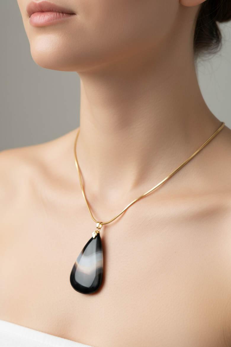 Collier Agate Noire Goutte – Élégance & Protection