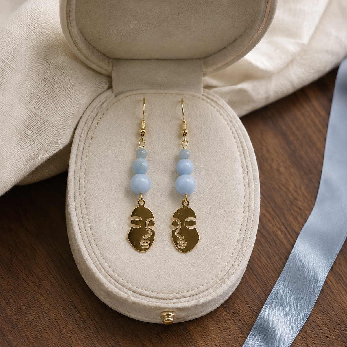 Boucles d’oreilles en Angelite (Anhydrite)– Douceur & Communication apaisée