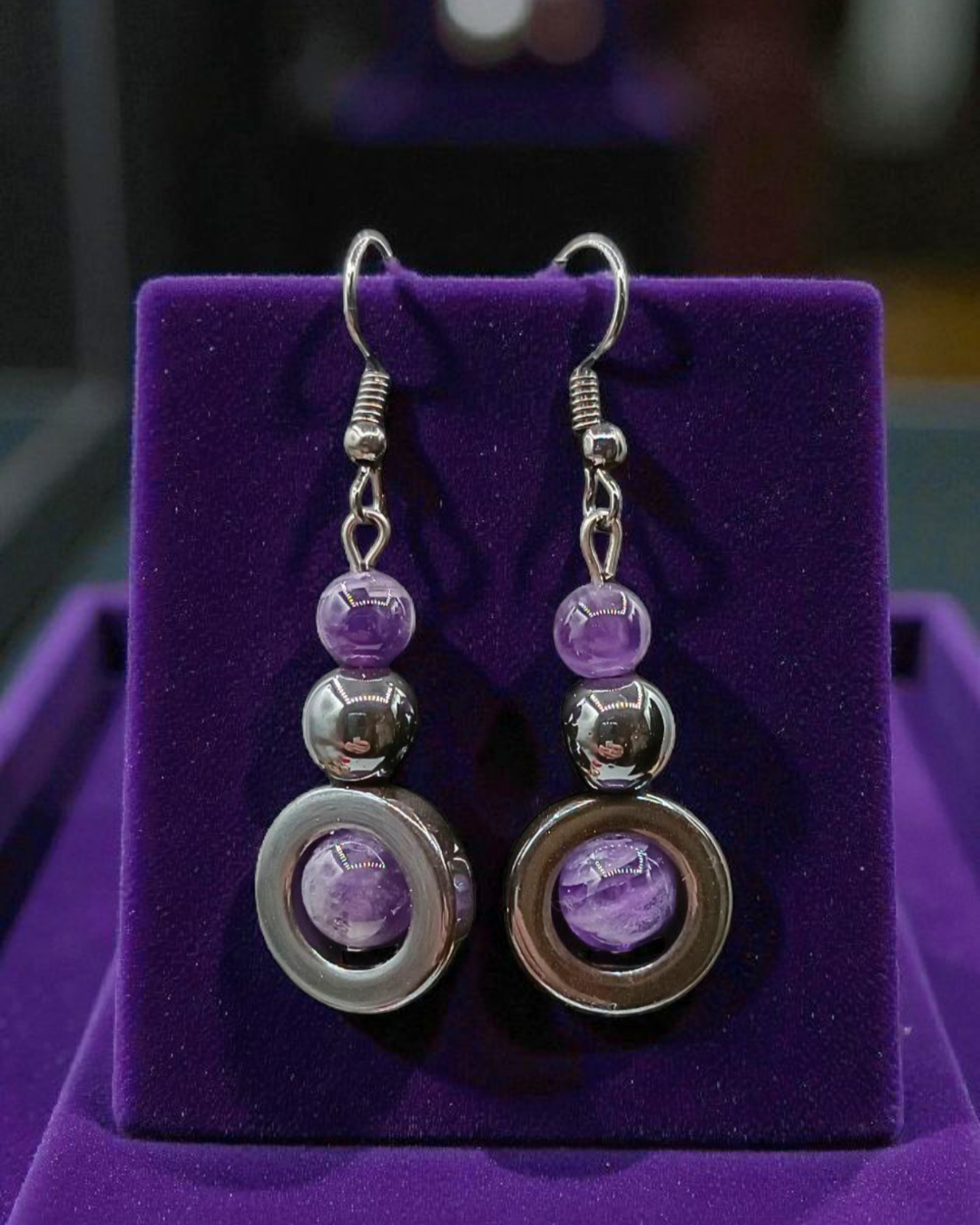 Boucles d’Oreilles Améthyste & Hématite – Harmonie et Protection