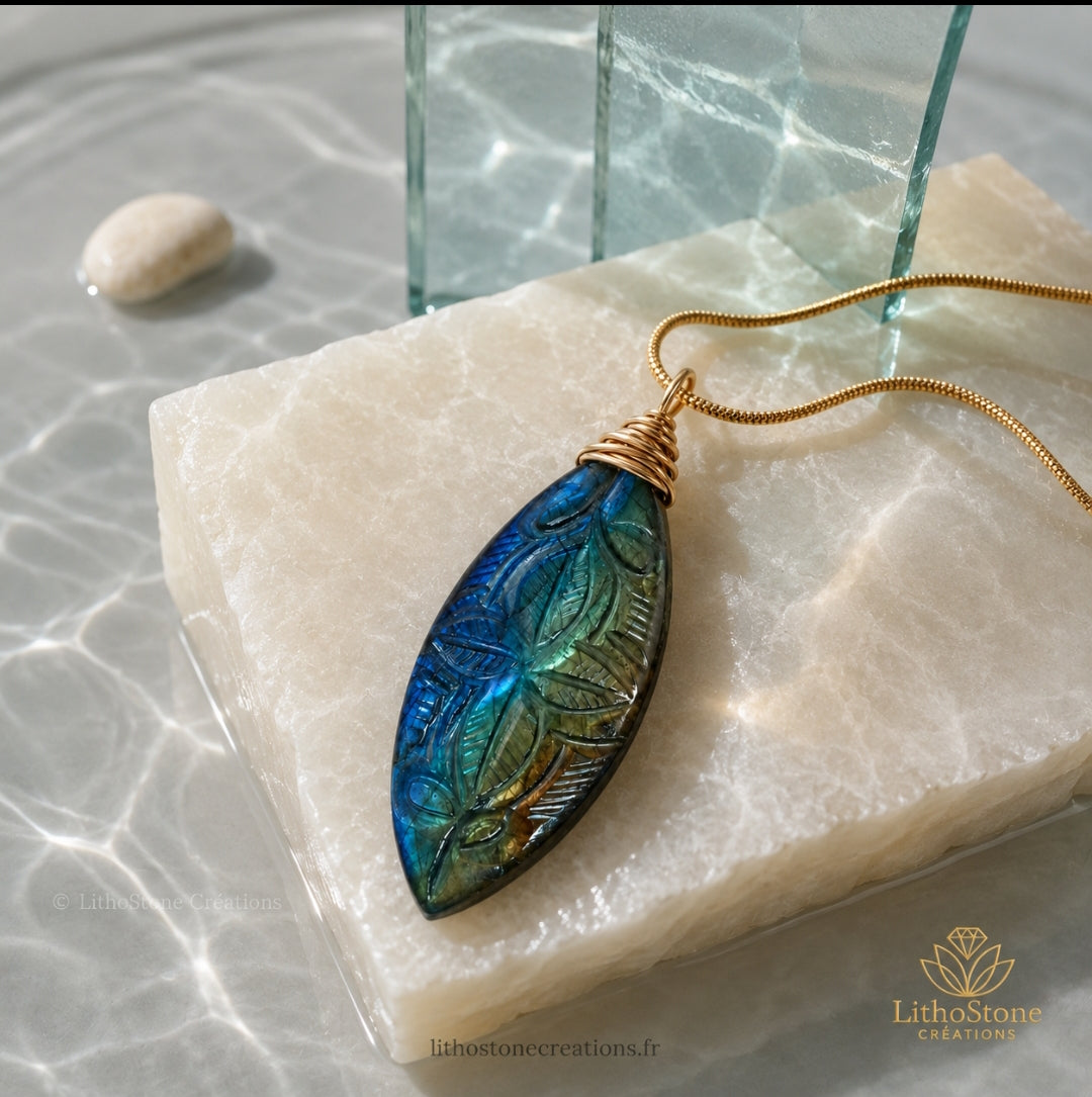 Collier en Labradorite Naturelle Sculptée – Pièce Unique