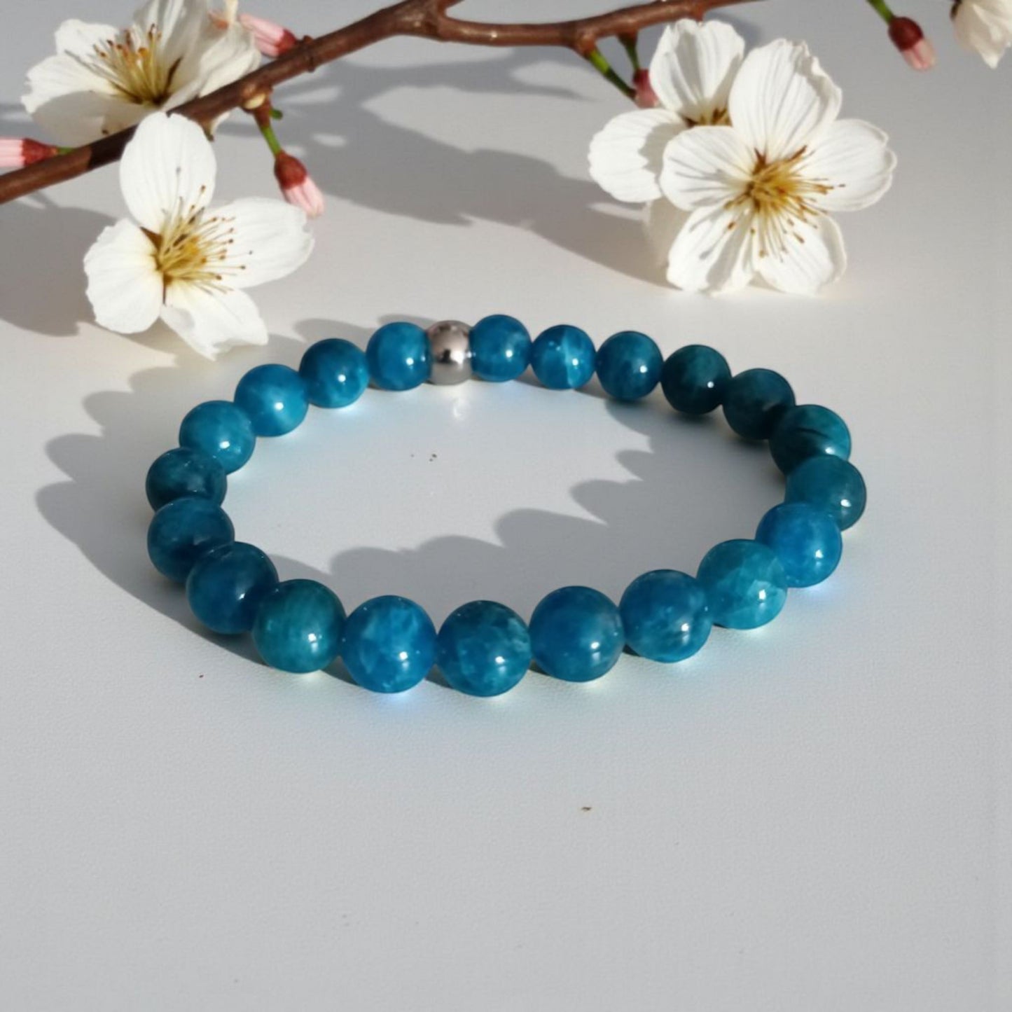 Bracelet en Apatite naturelle – Clarté & Expression de soi