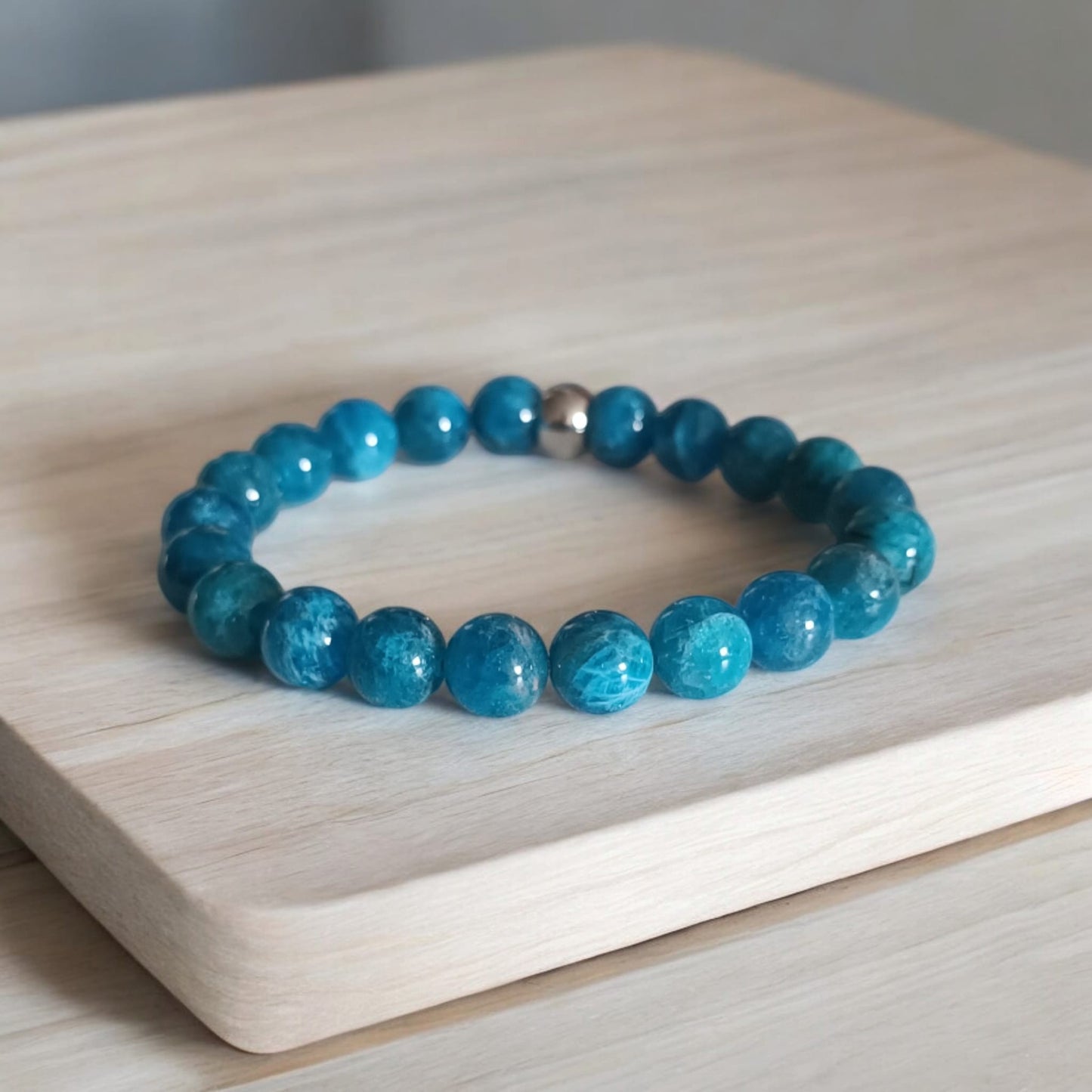 Bracelet en Apatite naturelle – Clarté & Expression de soi