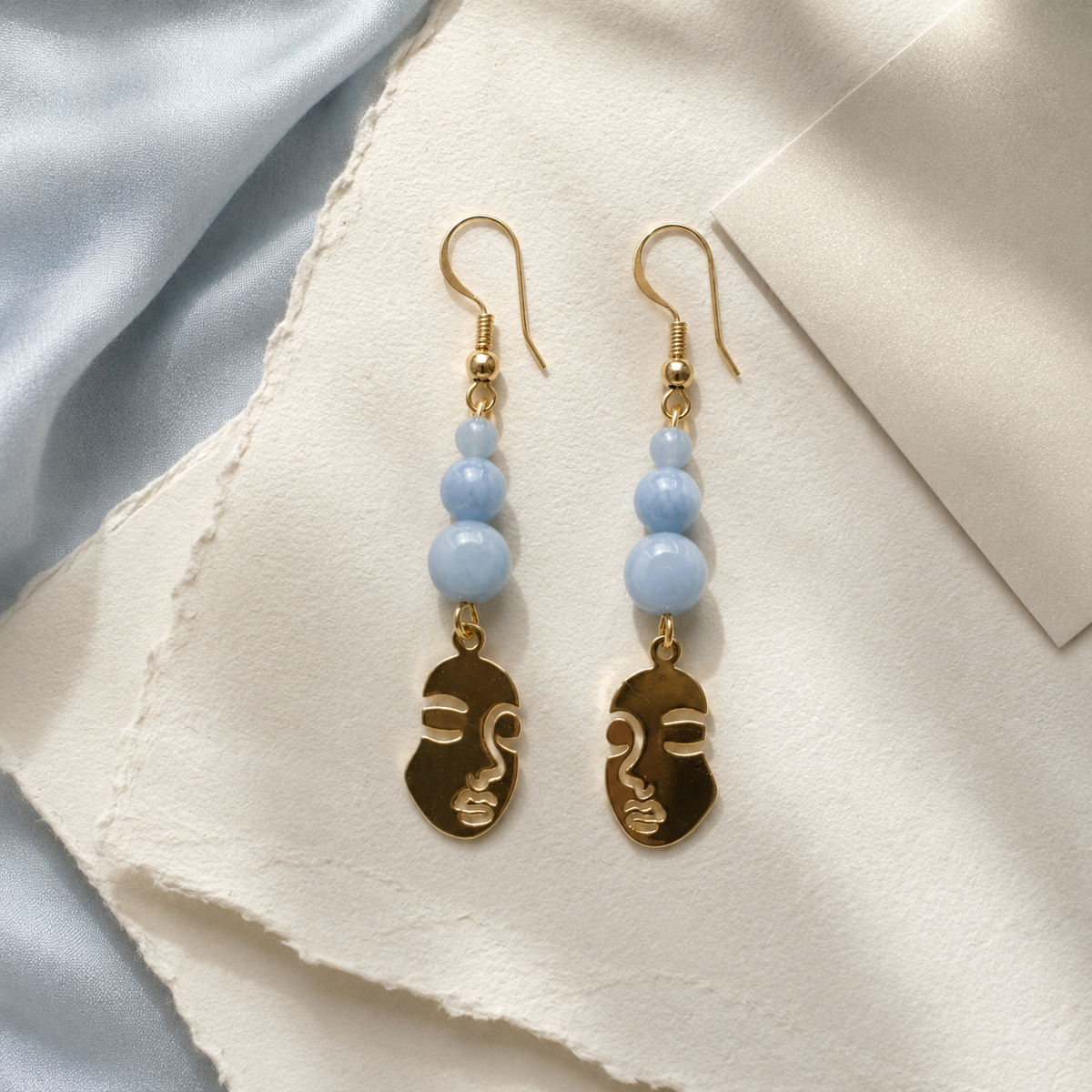 Boucles d’oreilles en Angelite (Anhydrite)– Douceur & Communication apaisée