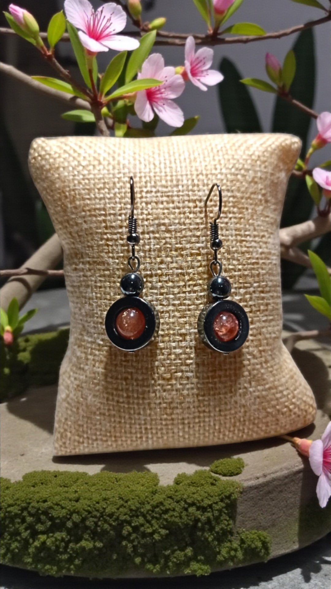 Boucles d’oreilles Pierre de Soleil & cercle en hématite – Éclat naturel & équilibre intérieur