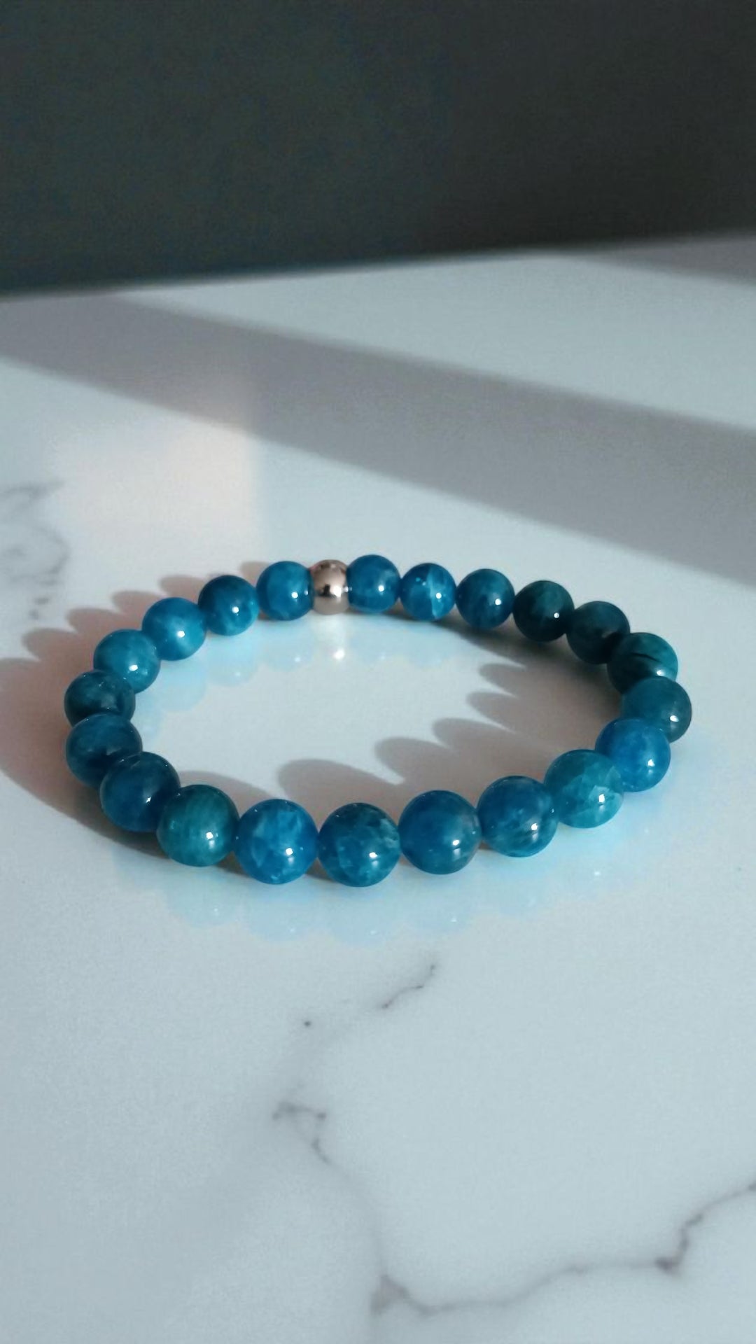 Bracelet en Apatite naturelle – Clarté & Expression de soi