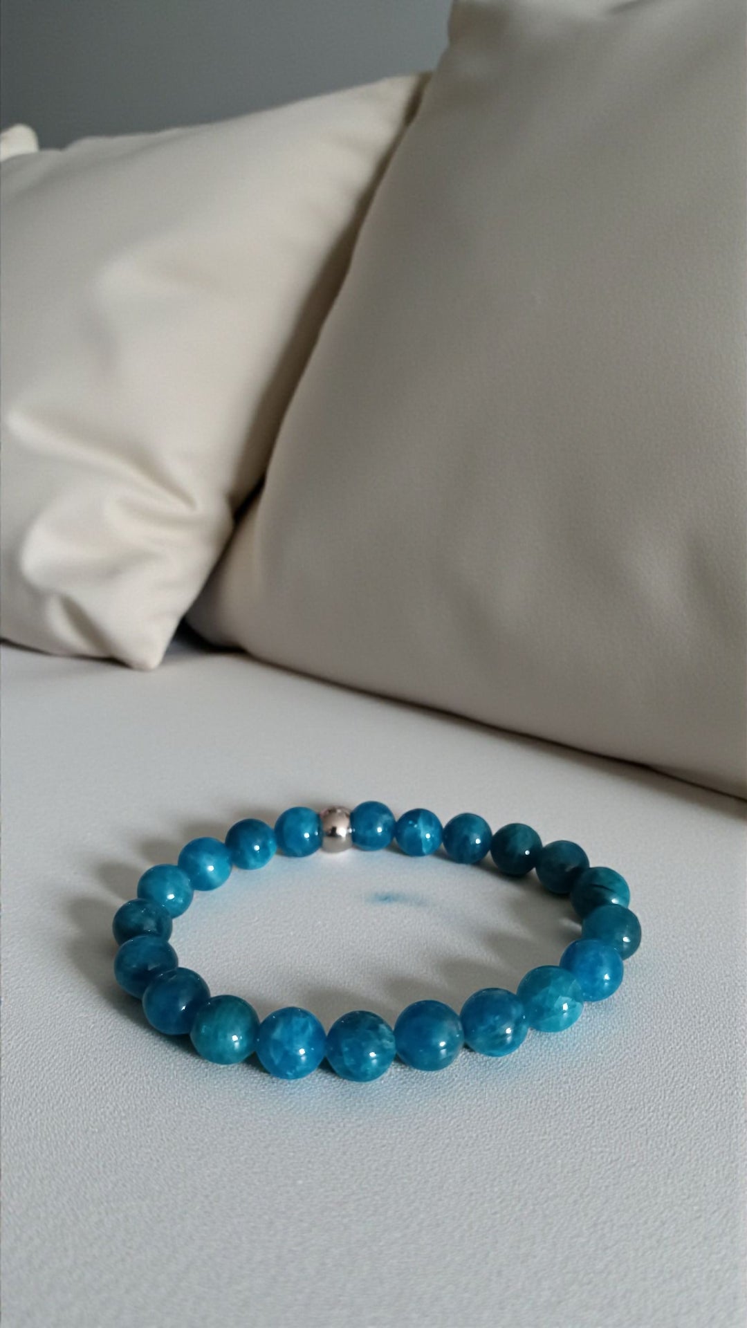 Bracelet en Apatite naturelle – Clarté & Expression de soi