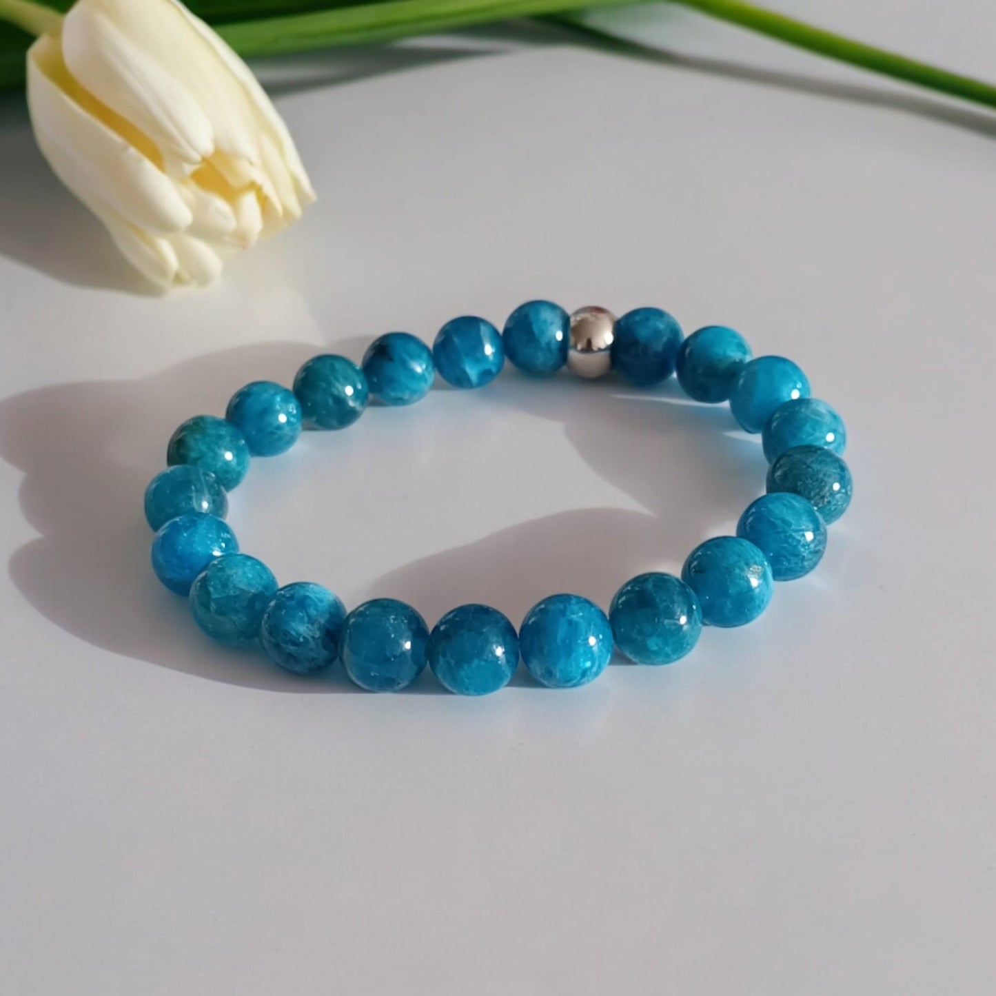 Bracelet en Apatite naturelle – Clarté & Expression de soi